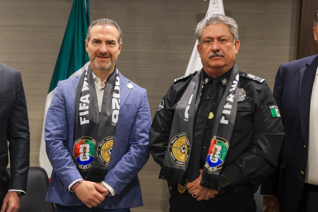 Durante la ceremonia, Adrián de la Garza atribuyó el reconocimiento al trabajo conjunto entre las corporaciones de seguridad y la ciudadanía.