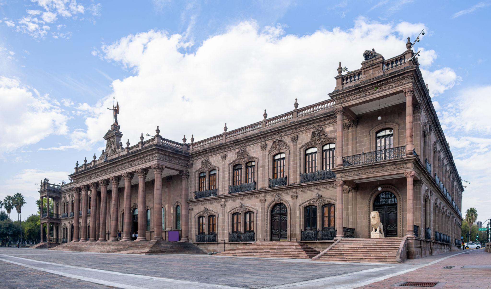 Entre los municipios que reportan los mayores montos pendientes se encuentra Monterrey, encabezado por el alcalde priista Adrián de la Garza.