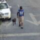 Tras controlar la situación, los oficiales detuvieron al hombre y solicitaron la intervención de personal de Salud y Bienestar Animal de Monterrey, que aseguró a los dos perros para su resguardo
