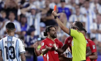 La IFAB explicó que el VAR solamente podía intervenir en esa acción si existía un error de identidad