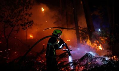 El incendio comenzó en la bahía de Arcachon y llegó a ubicarse a unos 15 kilómetros de Burdeos, aunque por ahora las autoridades descartan evacuar la ciudad.