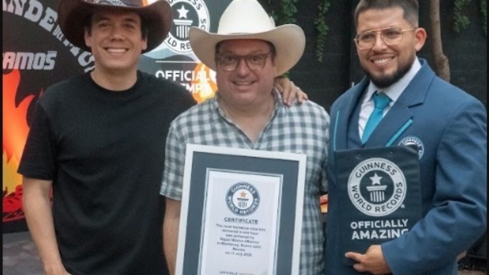 En el lugar, un adjudicador de Guinness World Records confirmó el cumplimiento del reto, de acuerdo con los organizadores.