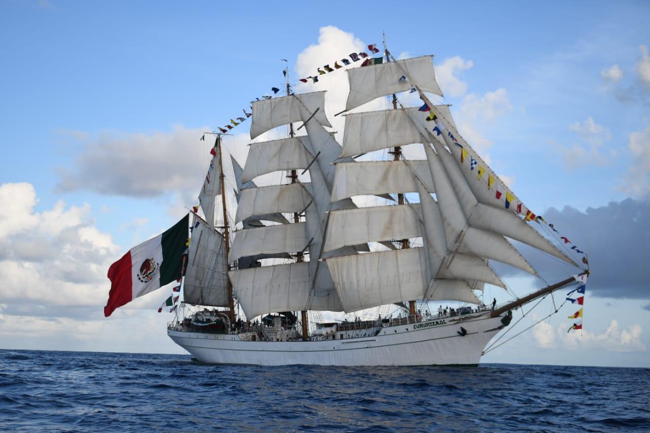 A bordo del Cuauhtémoc viajan 281 integrantes, entre ellos 144 guardiamarinas de la Heroica Escuela Naval Militar que se encuentran en la etapa final de su preparación profesional.