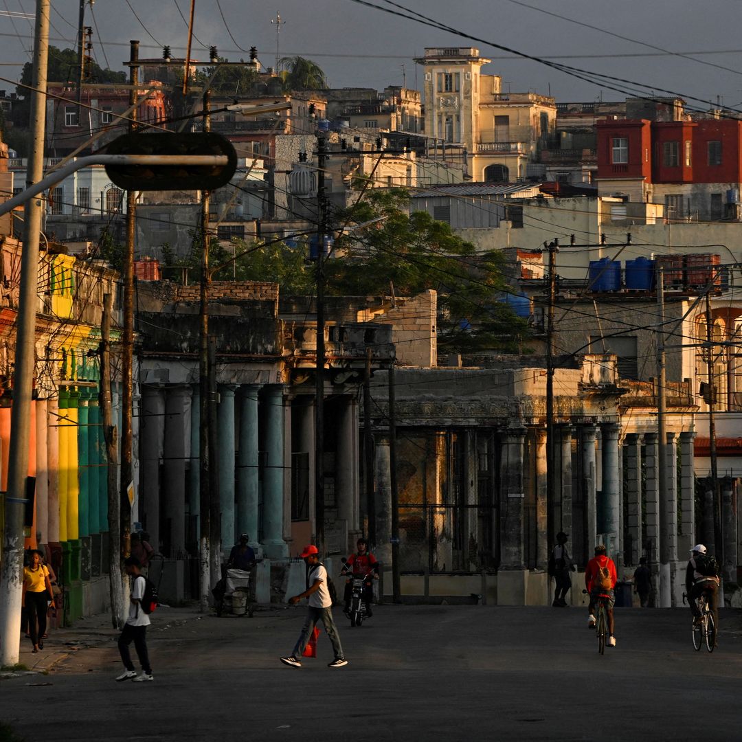 La interrupción del servicio ocurre en un contexto marcado por el deterioro de la infraestructura eléctrica y las dificultades para garantizar el suministro de combustible.