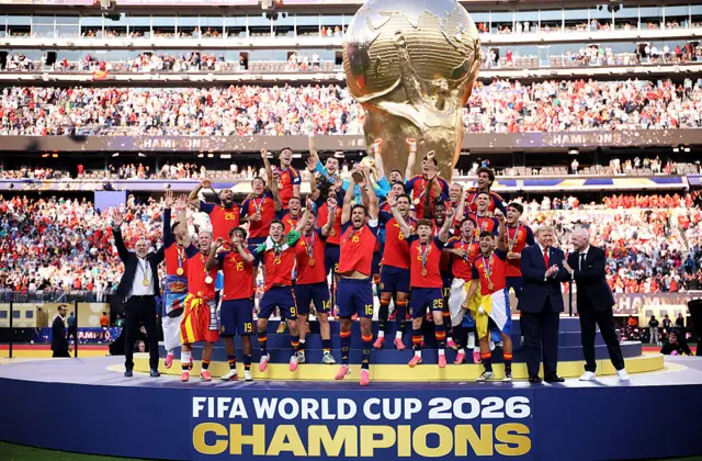 Lionel Messi no pudo aumentar su legado con otro campeonato y se despidió del torneo con una dolorosa derrota ante una España que controló el encuentro de principio a fin.