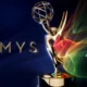 En total fueron inscritos 555 programas en las 14 categorías principales, una disminución del 7.5 por ciento respecto a 2025. Entre ellos destacan 110 dramas, 71 comedias, 31 miniseries o series antológicas, 34 películas, 18 programas de variedades y 45 realities de competencia.