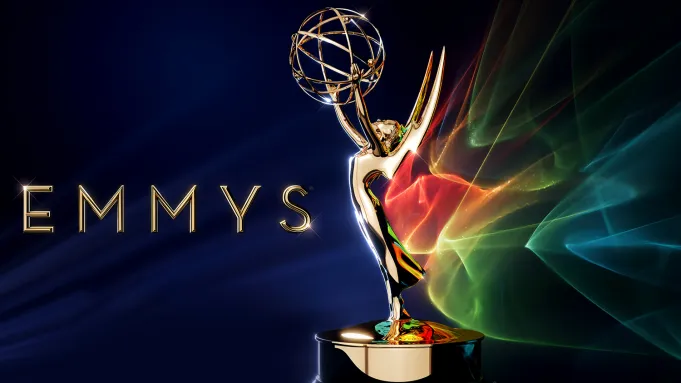 En total fueron inscritos 555 programas en las 14 categorías principales, una disminución del 7.5 por ciento respecto a 2025. Entre ellos destacan 110 dramas, 71 comedias, 31 miniseries o series antológicas, 34 películas, 18 programas de variedades y 45 realities de competencia.