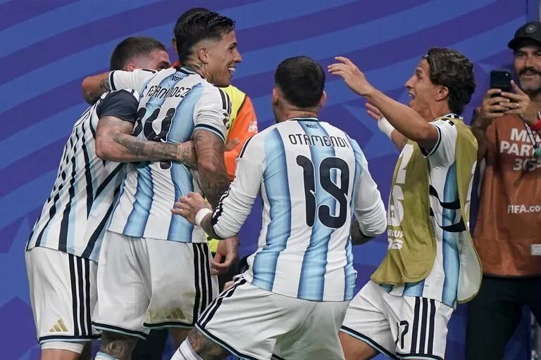 Egipto sorprendió al colocarse 2-0 en el marcador con anotaciones de Yasser Ibrahim y Zico, mientras que Argentina vivió momentos de tensión luego de que Lionel Messi fallara un penal.