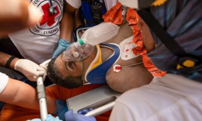 De acuerdo con integrantes de la Cruz Roja, la estructura de la caseta de vigilancia sirvió como protección y fue clave para que lograra sobrevivir bajo aproximadamente 140 toneladas de escombros.