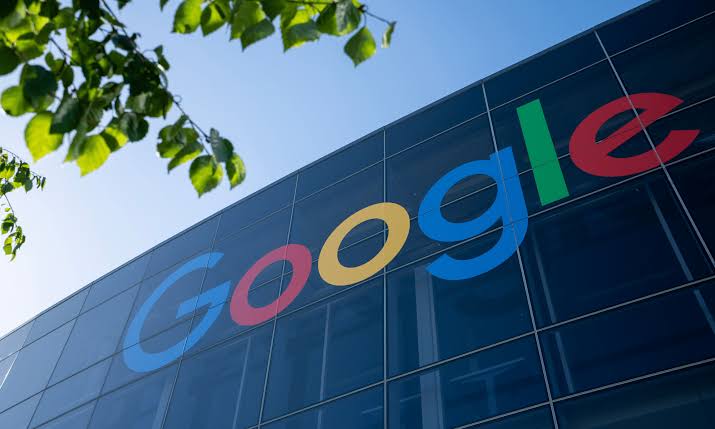 Google ya ha enfrentado otras sanciones antimonopolio en Europa. Recientemente perdió una apelación contra una multa de 4 mil 500 millones de dólares relacionada con el dominio de su sistema operativo Android y las restricciones que presuntamente redujeron las opciones disponibles para los consumidores.