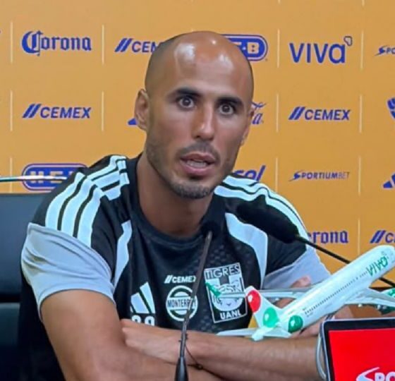 Pizarro evitó pronunciarse sobre las negociaciones entre clubes al señalar que corresponden únicamente a las directivas. No obstante, admitió que la eventual salida del atacante sería una baja sensible para cualquier equipo