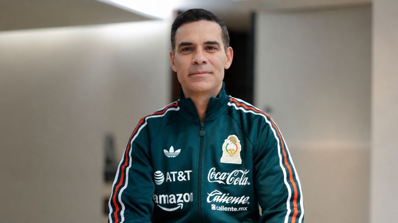 Rafael Márquez asumirá el reto respaldado por una de las trayectorias más exitosas del futbol mexicano. Como jugador disputó cinco Copas del Mundo, conquistó la Copa FIFA Confederaciones 1999 y dos títulos de la Copa Oro de la Concacaf.