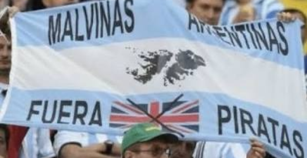 El funcionario solicitó una investigación exhaustiva para determinar si Argentina violó el reglamento de la FIFA, que prohíbe expresiones políticas dentro de los estadios.