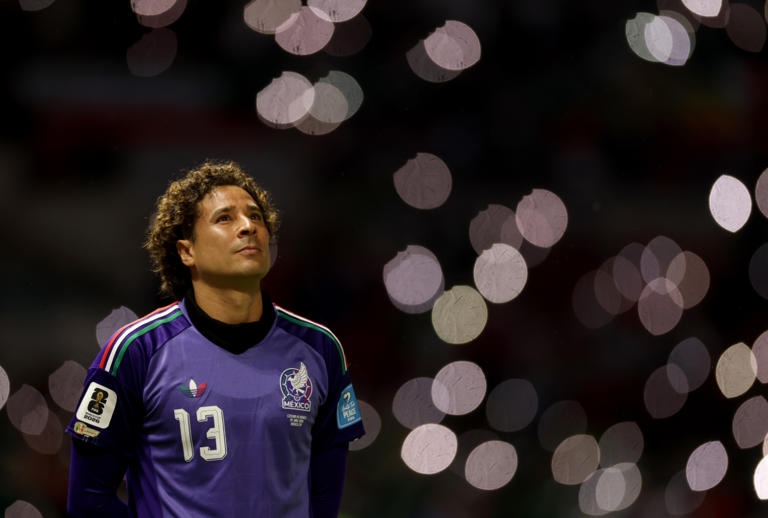 El arquero fue llamado a los Mundiales de Alemania 2006, Sudáfrica 2010, Brasil 2014, Rusia 2018, Qatar 2022 y 2026, convirtiéndose en el primer mexicano convocado a seis Copas del Mundo.
