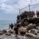 Ceuta y Melilla son las únicas fronteras terrestres de la Unión Europea con África y registran periódicamente intentos masivos de ingreso por parte de personas que buscan llegar al continente europeo.