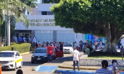 La Secretaría de Marina pidió a la población no acercarse a las playas durante las siguientes seis horas debido al riesgo de variaciones en el nivel del mar asociadas con un posible tsunami.