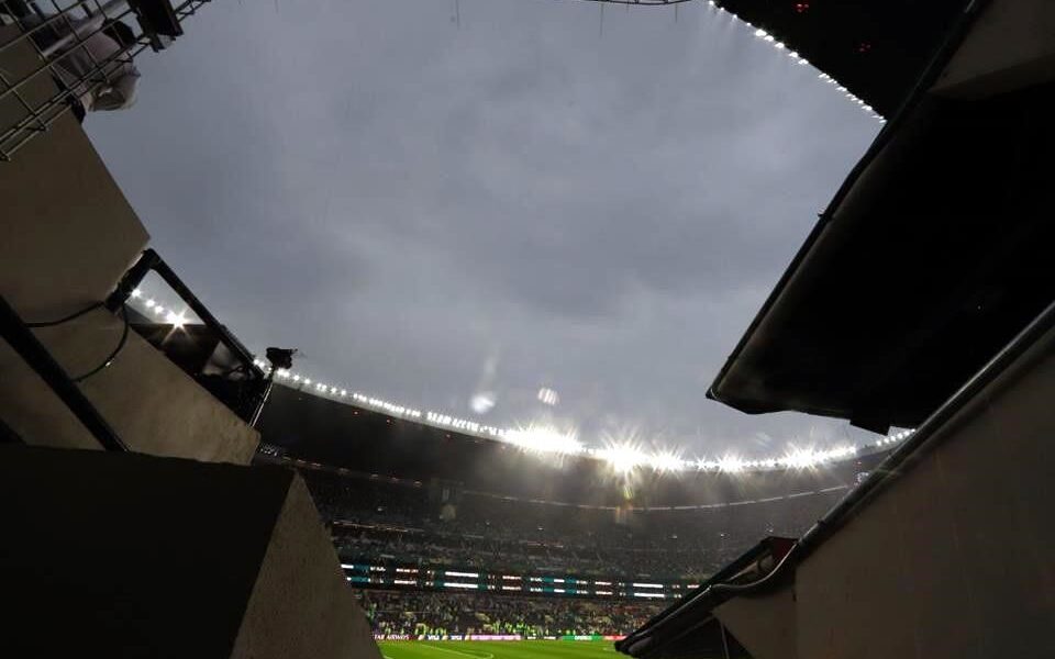 Además de evitar el mal clima, el nuevo horario podría representar una ventaja para México, que jugará en condiciones más favorables de temperatura y altitud, un factor que incluso el técnico inglés, Thomas Tuchel, reconoció como un desafío para su equipo.