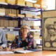 Los documentos contienen información sobre dramaturgia, técnicas de actuación, producción, dirección escénica y manipulación de títeres, además de cuentos, fábulas, leyendas y textos especializados en espectáculos dirigidos a las infancias.