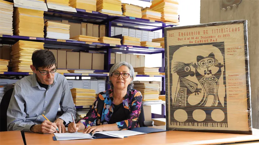 Los documentos contienen información sobre dramaturgia, técnicas de actuación, producción, dirección escénica y manipulación de títeres, además de cuentos, fábulas, leyendas y textos especializados en espectáculos dirigidos a las infancias.