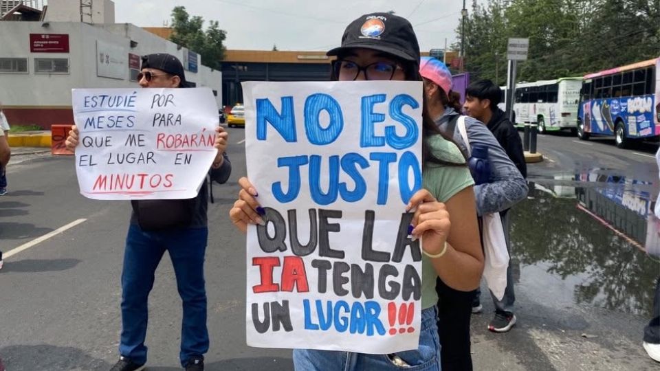La UNAM suspendió temporalmente la entrega de documentos y las inscripciones mientras una Comisión Técnica revisa el procedimiento y los resultados.
