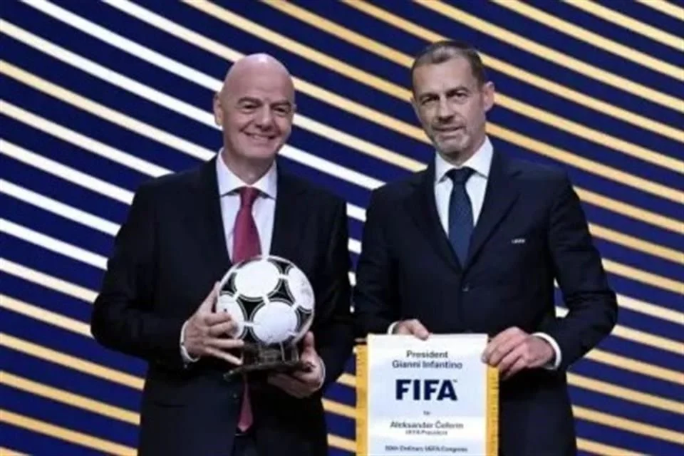 El conflicto surgió luego de revelarse que Infantino ofreció 20 millones de dólares a cada una de las 211 federaciones afiliadas, propuesta que deberá ser aceptada antes de mediados de septiembre