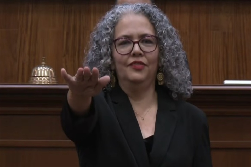 La Oposición, sin embargo, advirtió que la nueva Gobernadora deberá concentrarse en atender la violencia que afecta a Sinaloa y evitar utilizar el cargo para impulsar a Morena rumbo a las elecciones de 2027