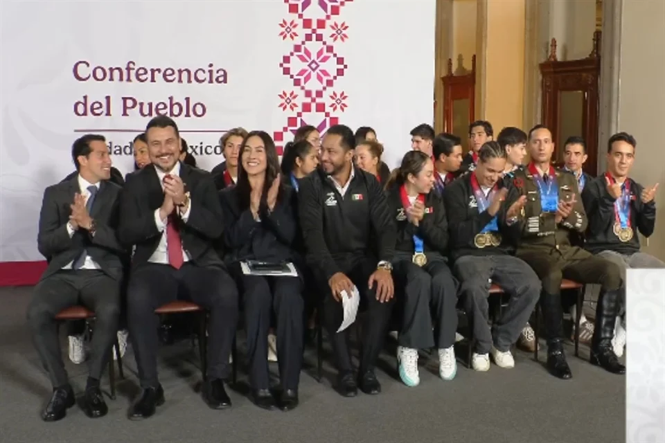 La presidenta Claudia Sheinbaum confirmó que las becas aumentarán al menos 10 por ciento y señaló que su administración buscará destinar mayores recursos a la preparación, los viajes y las competencias de los seleccionados nacionales.