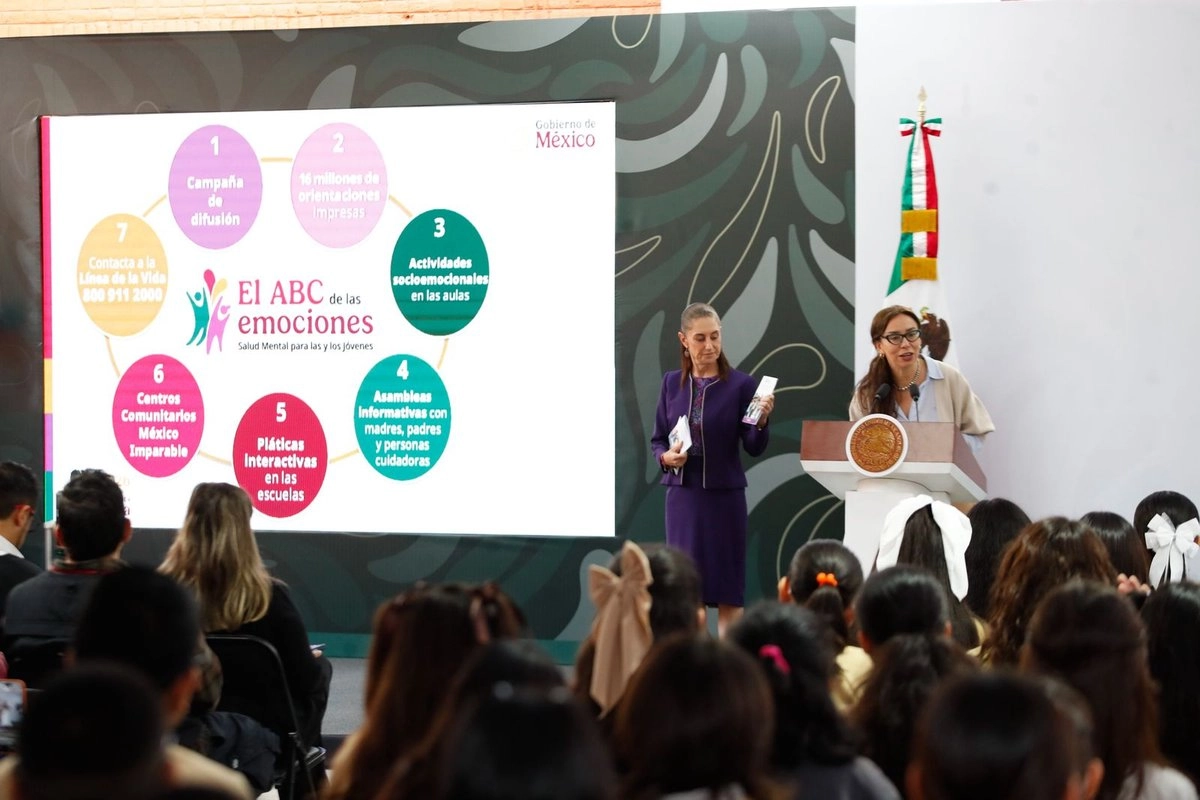 Como parte de la estrategia se distribuirán 16 millones de guías, de las cuales 7.5 millones estarán destinadas a estudiantes, una cantidad similar a madres y padres de familia, y un millón a docentes.