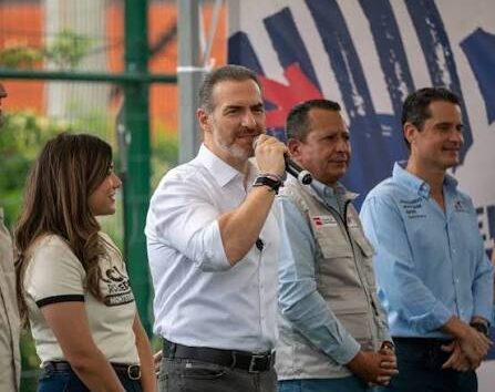 Esta postura contrasta con la del vocero del Comité Ejecutivo Nacional que señaló que Adrián de la Garza tendría que decidir si participa en el proceso interno del PAN o busca la candidatura de otra fuerza política