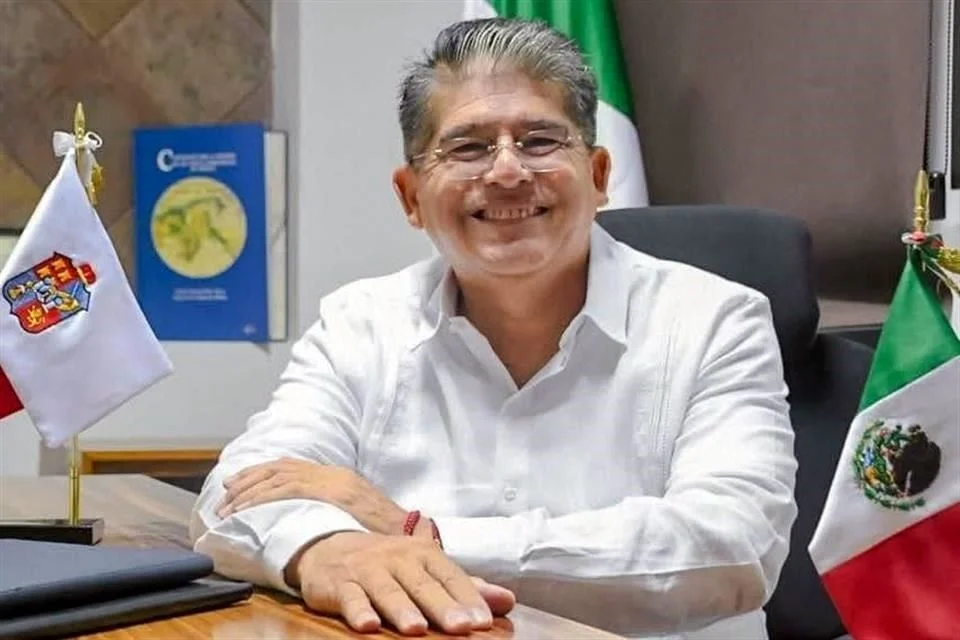El Secretario del Ayuntamiento, Carlos Güemes, aseguró que el Municipio no recibió previamente una notificación sobre las diligencias y que los funcionarios se enteraron cuando el operativo ya estaba en marcha.