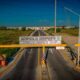 La vialidad fue construida sobre un terreno propiedad de Agua y Drenaje de Monterrey, cuyo consejo de administración aprobó entregarlo en comodato al municipio.