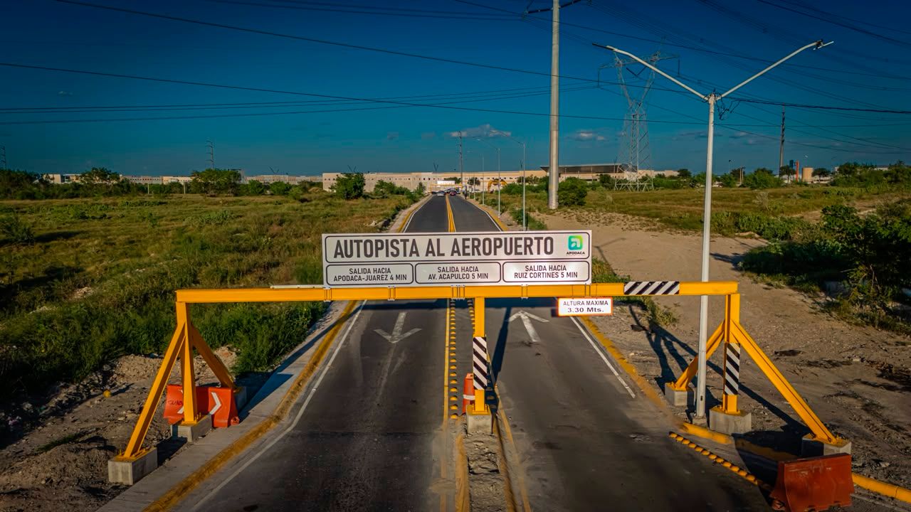 La vialidad fue construida sobre un terreno propiedad de Agua y Drenaje de Monterrey, cuyo consejo de administración aprobó entregarlo en comodato al municipio.