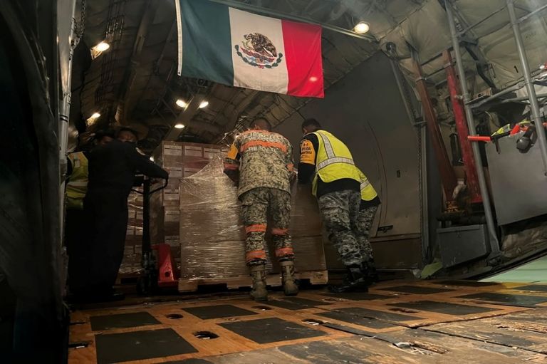 Dos aeronaves de la Fuerza Aérea Mexicana transportaron 854 despensas, equivalentes a 19.5 toneladas de ayuda