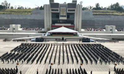 Del total de graduados, 224 son mujeres, quienes se incorporan a las filas de las Fuerzas Armadas tras completar el proceso académico y de adiestramiento correspondiente.