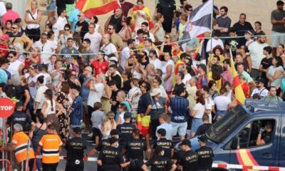 La movilización terminó cerca de las zonas donde permanecen asentados algunos migrantes, bajo un fuerte dispositivo policial.
