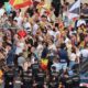 La movilización terminó cerca de las zonas donde permanecen asentados algunos migrantes, bajo un fuerte dispositivo policial.