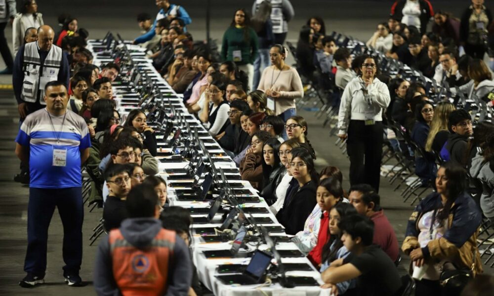 El examen fue aplicado después de que la Universidad detectara resultados atípicos e irregularidades durante su primera prueba completamente en línea.