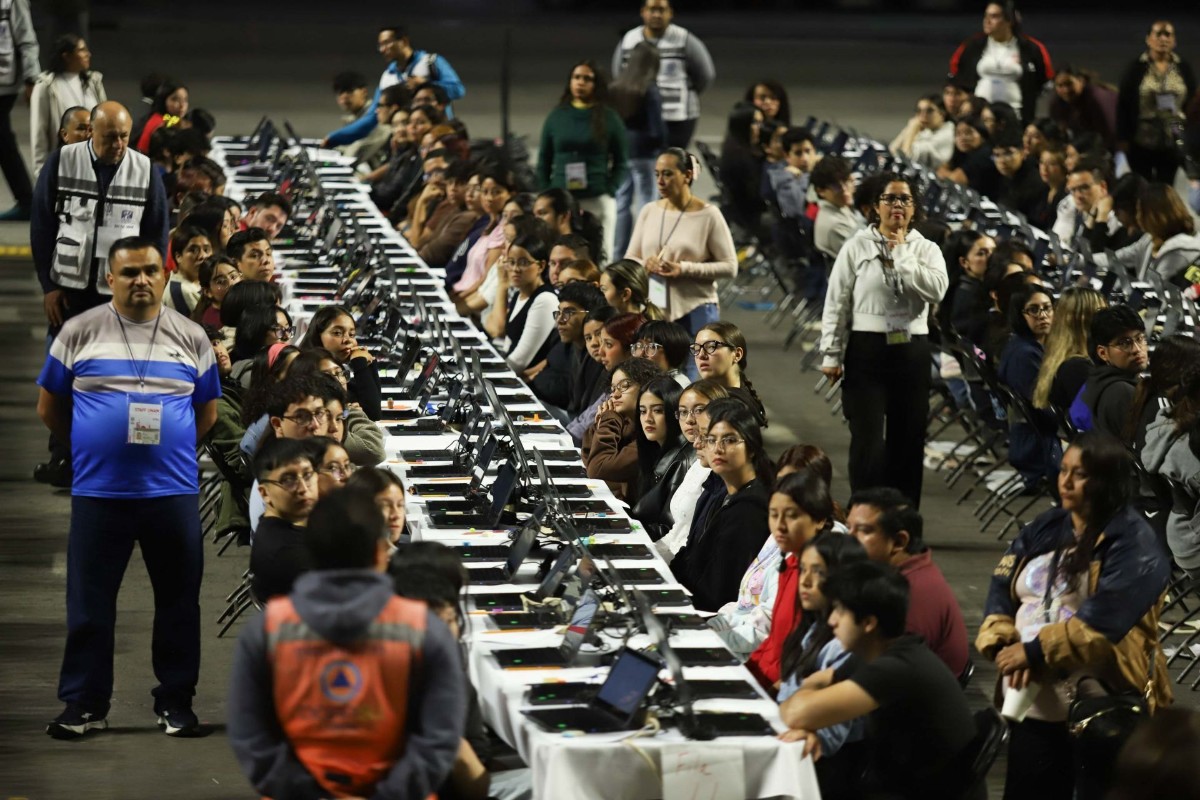 El examen fue aplicado después de que la Universidad detectara resultados atípicos e irregularidades durante su primera prueba completamente en línea.
