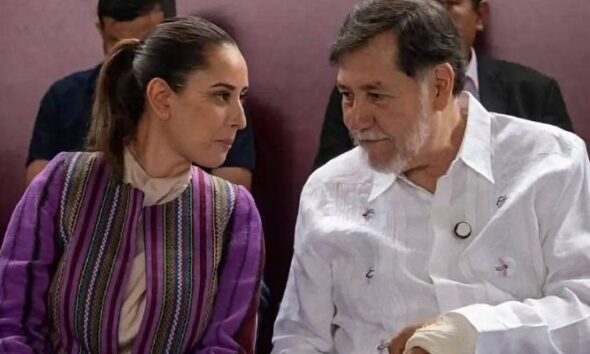Entre los invitados también estuvo Gerardo Fernández Noroña, quien compartió momentos con la imitadora durante el informe