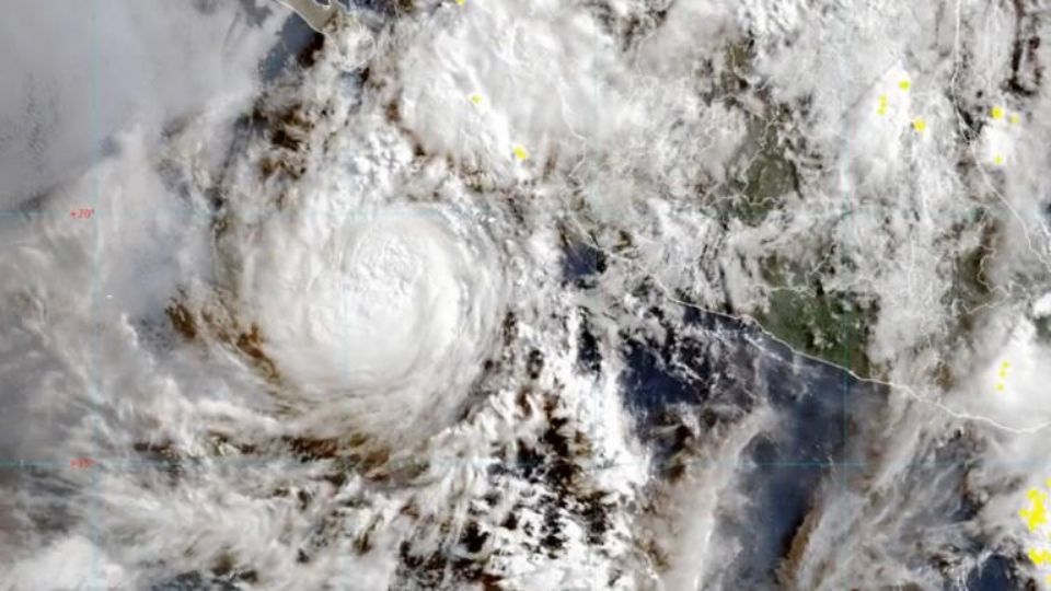 Karina se convirtió en el cuarto huracán de la temporada en las cuencas oriental y central del Pacífico