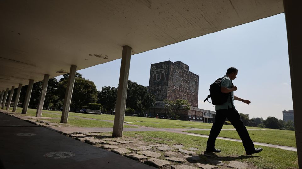Lomelí ofreció una disculpa a quienes aprobaron legítimamente y deberán presentar el examen de control.