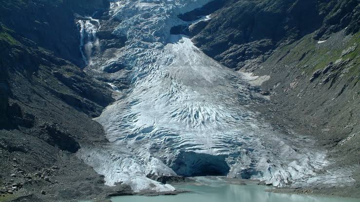 Una comparación de perfiles genéticos confirmó que se trata de los dos montañistas belgas, de 39 y 41 años, cuya desaparición fue reportada el 4 de septiembre de 1992