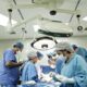 Las cuatro Unidades Médicas de Alta Especialidad realizaron otras 36 mil cirugías. Entre los procedimientos destacan trasplantes de corazón, pulmón, hígado, riñón y córnea, además de operaciones robóticas en urología, ginecología y cirugía de tórax.