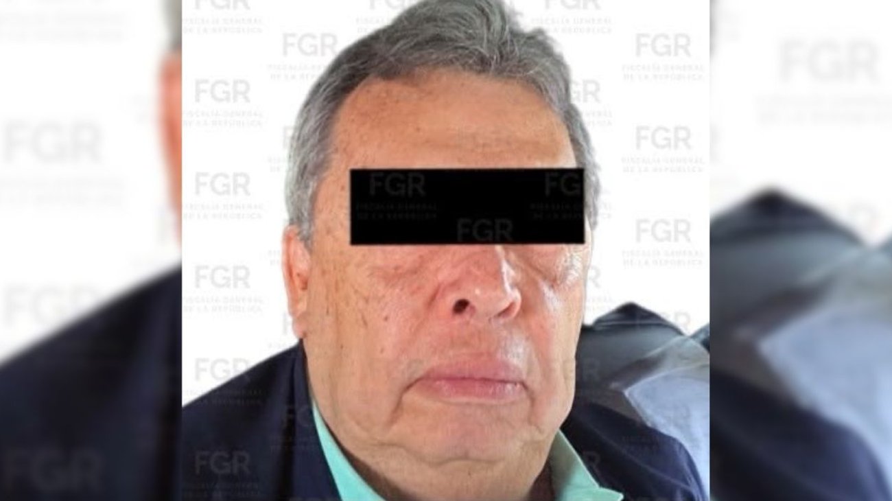 Ante la crisis política y las protestas generadas por la desaparición de los normalistas, Aguirre Rivero solicitó licencia a la gubernatura en octubre de 2014