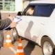 La medida se extendió además a otros 160 centros de capacitación que, de acuerdo con las autoridades, tampoco cumplían con las condiciones necesarias para preparar a los futuros conductores.