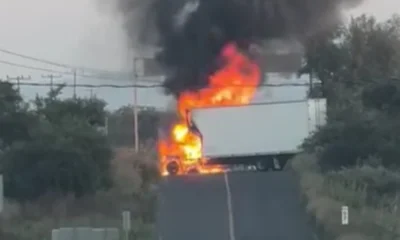 Durante su conferencia matutina, la presidenta Claudia Sheinbaum informó que los bloqueos fueron provocados como reacción a un operativo de fuerzas federales para detener a objetivos relevantes.