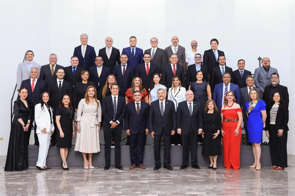 El Reconocimiento a la Excelencia Profesional fue aprobado por el H. Consejo Universitario en diciembre de 2004 y, con la generación distinguida este año, la UANL llegó a 922 egresados reconocidos