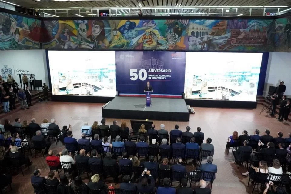 Durante el evento, que incluyó un concierto de huapango, el Alcalde Adrián de la Garza destacó el valor histórico del edificio y su importancia dentro de la transformación de la capital de Nuevo León