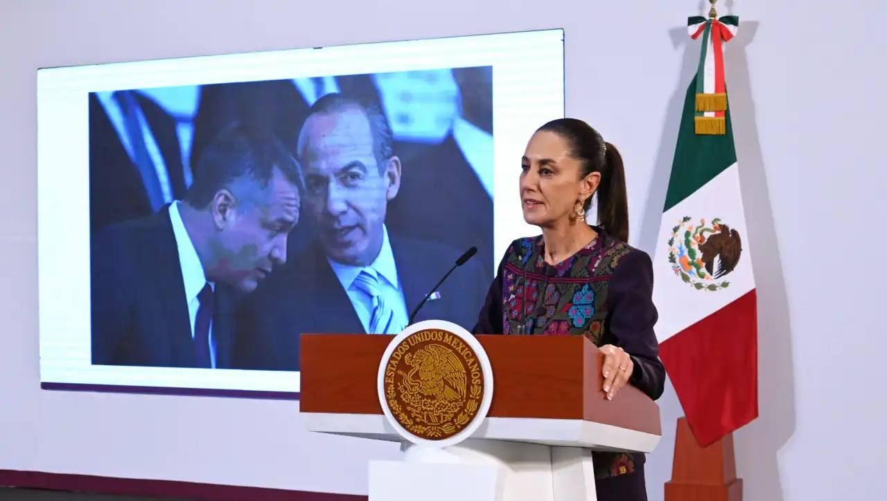 La presidenta también volvió a cuestionar la estrategia de seguridad implementada durante el sexenio de Calderón, particularmente la llamada guerra contra el narcotráfico.