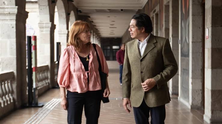 Clouthier planteó que autoridades y comunidades educativas deben trabajar en estrategias para enseñar a los menores a utilizar la tecnología de manera responsable, además de prevenir posibles efectos negativos